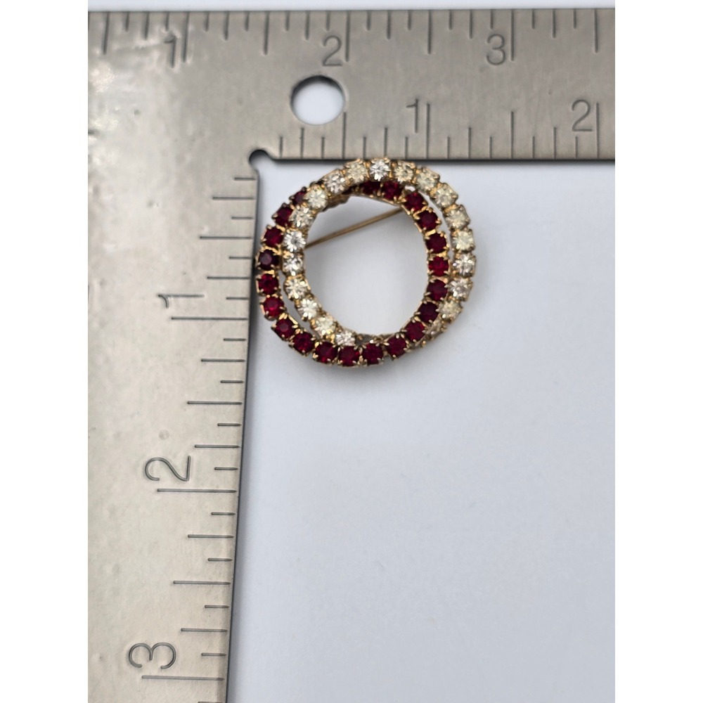 Vintage Gold Tone Interlocking Double Circle Rhinestone Brooch Pin Red Clear - Picture 6 of 6